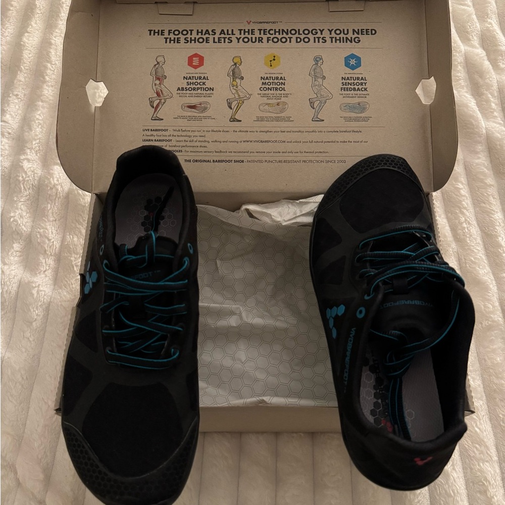 Vivo barefoot Men's Black and Blue Athletic Shoes